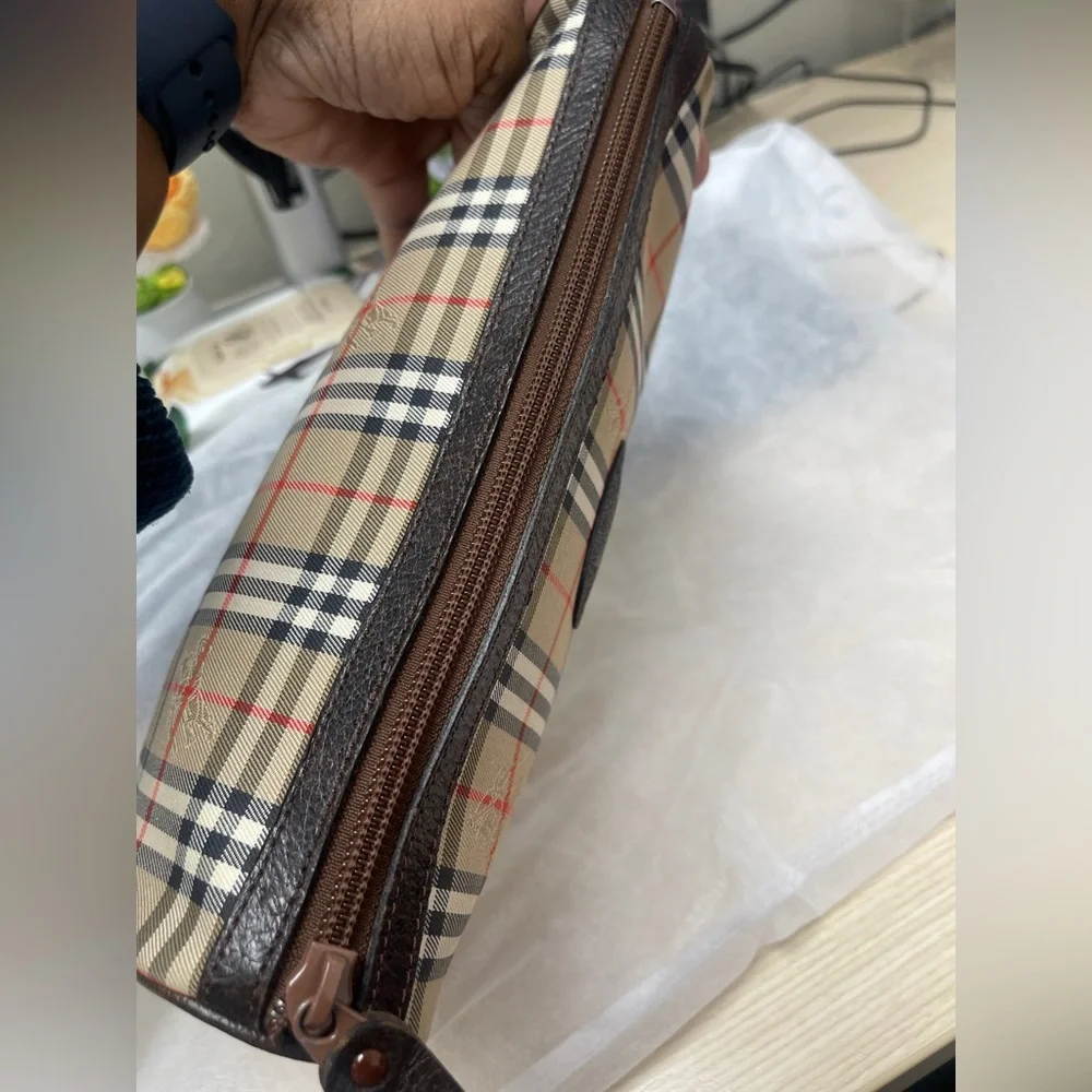 Burberry elegant handbag